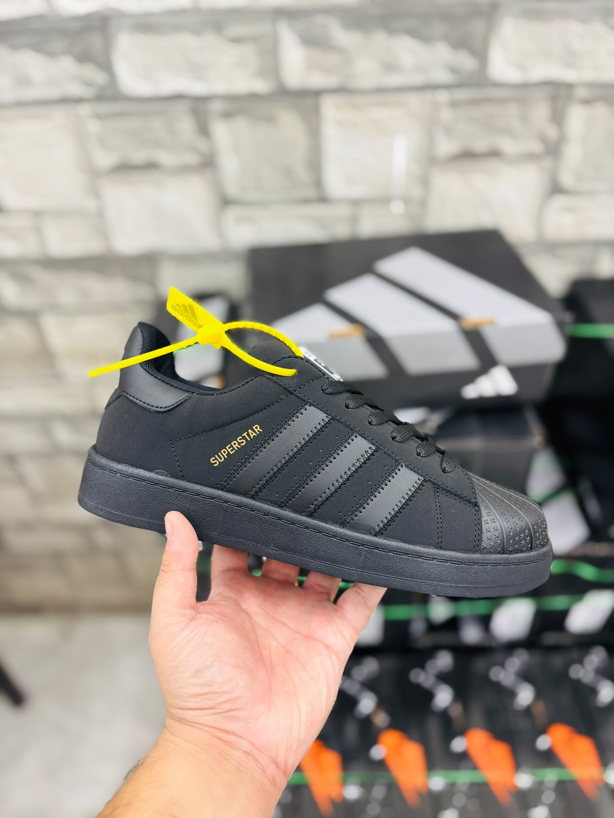 NEW SUPRSTR BLACK