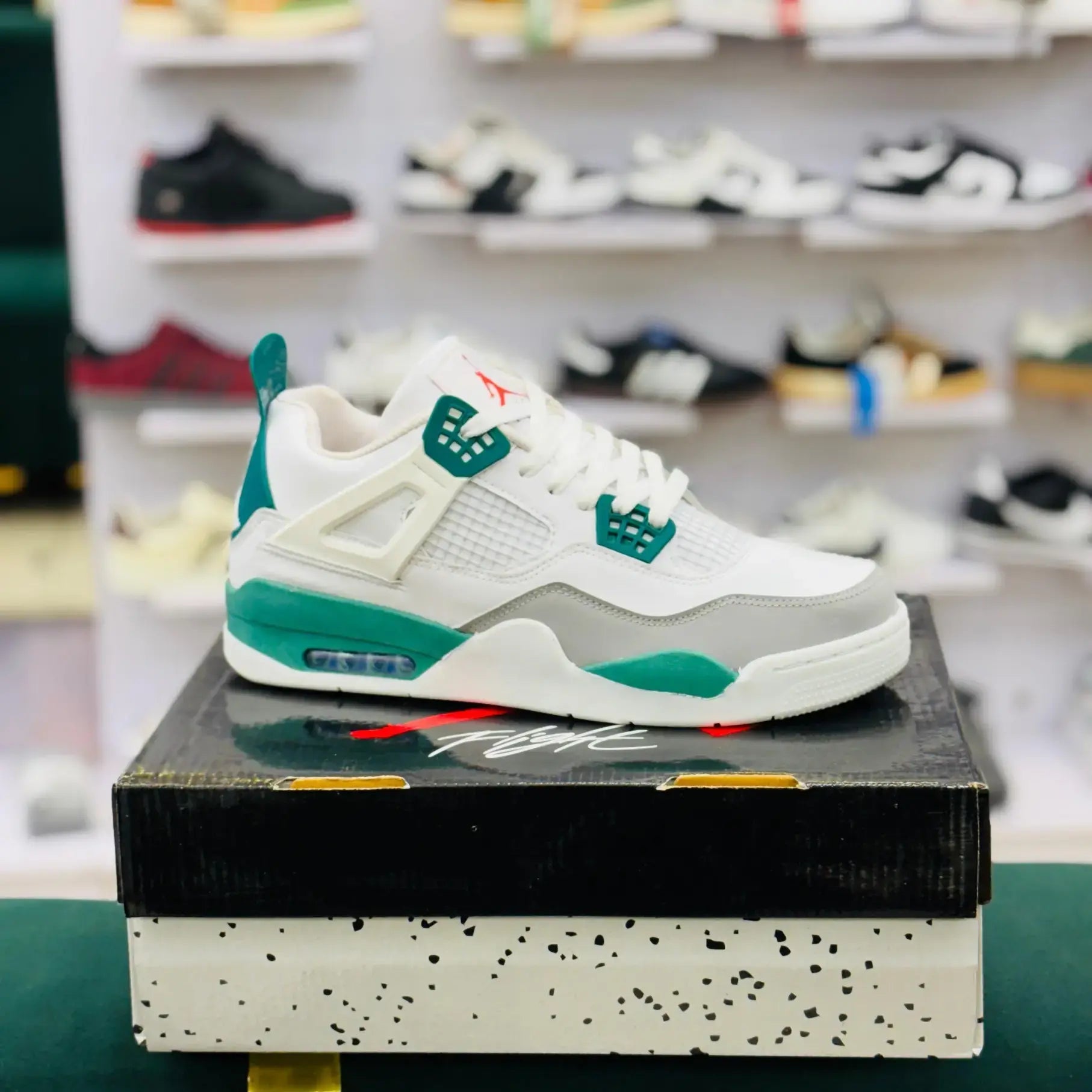 RETRO 4 - PINE GREEN
