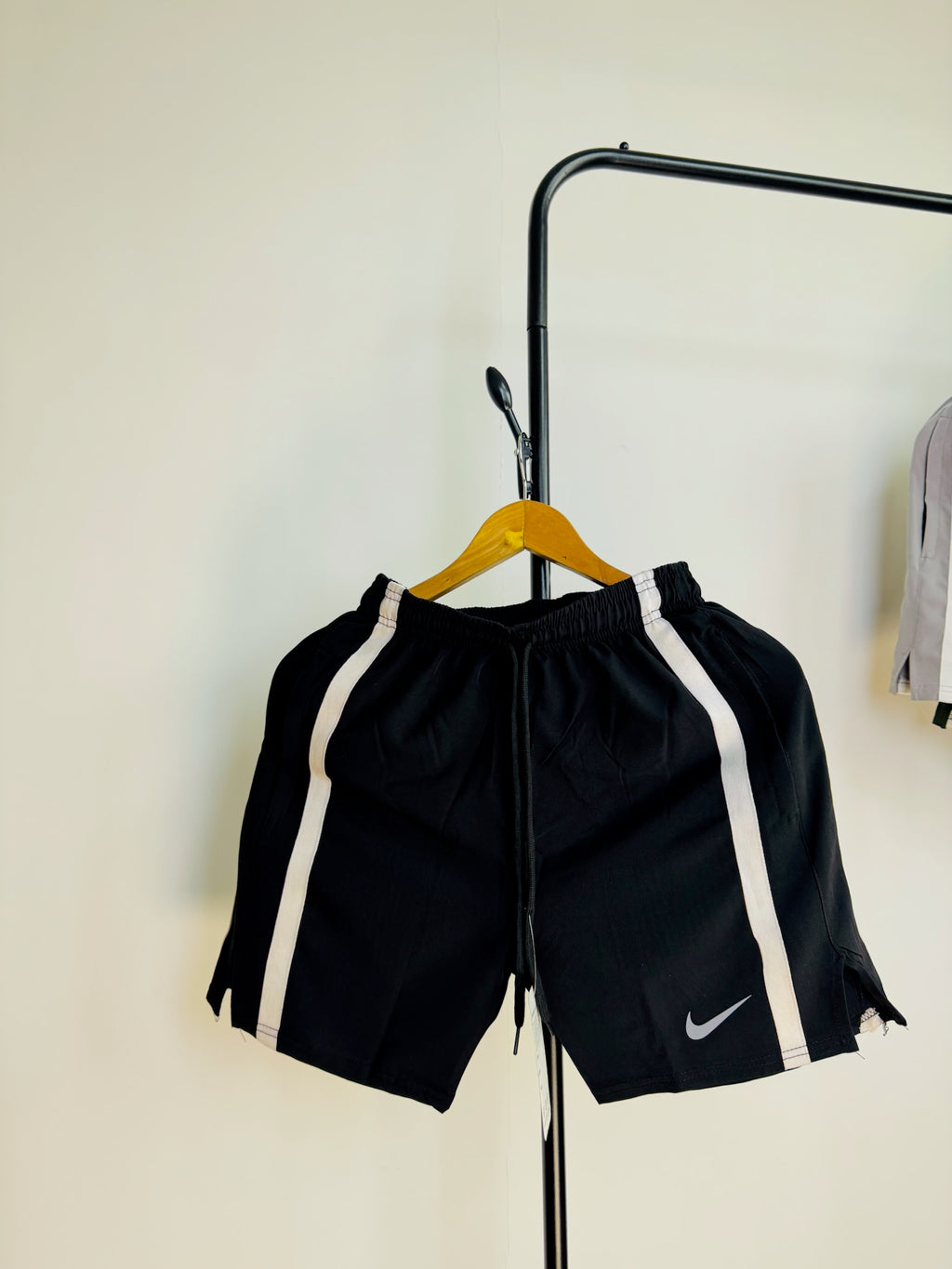 N STRIPE SHORTS