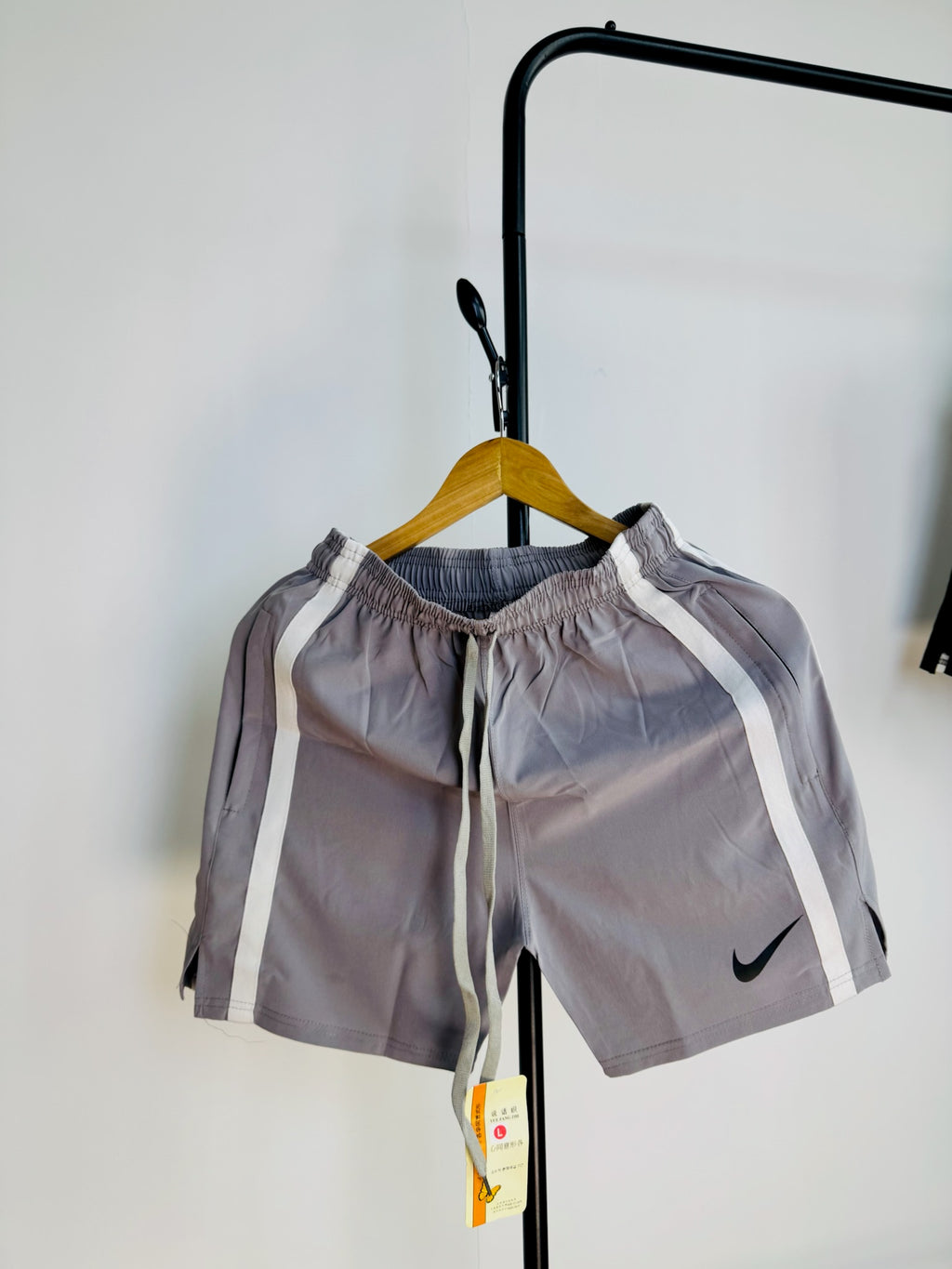 N STRIPE SHORTS