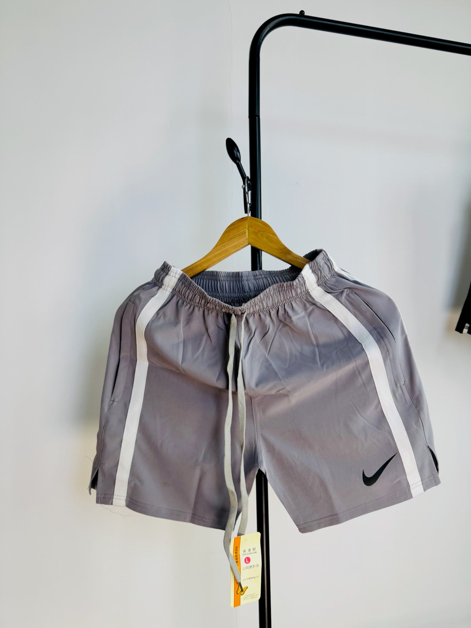 N STRIPE SHORTS