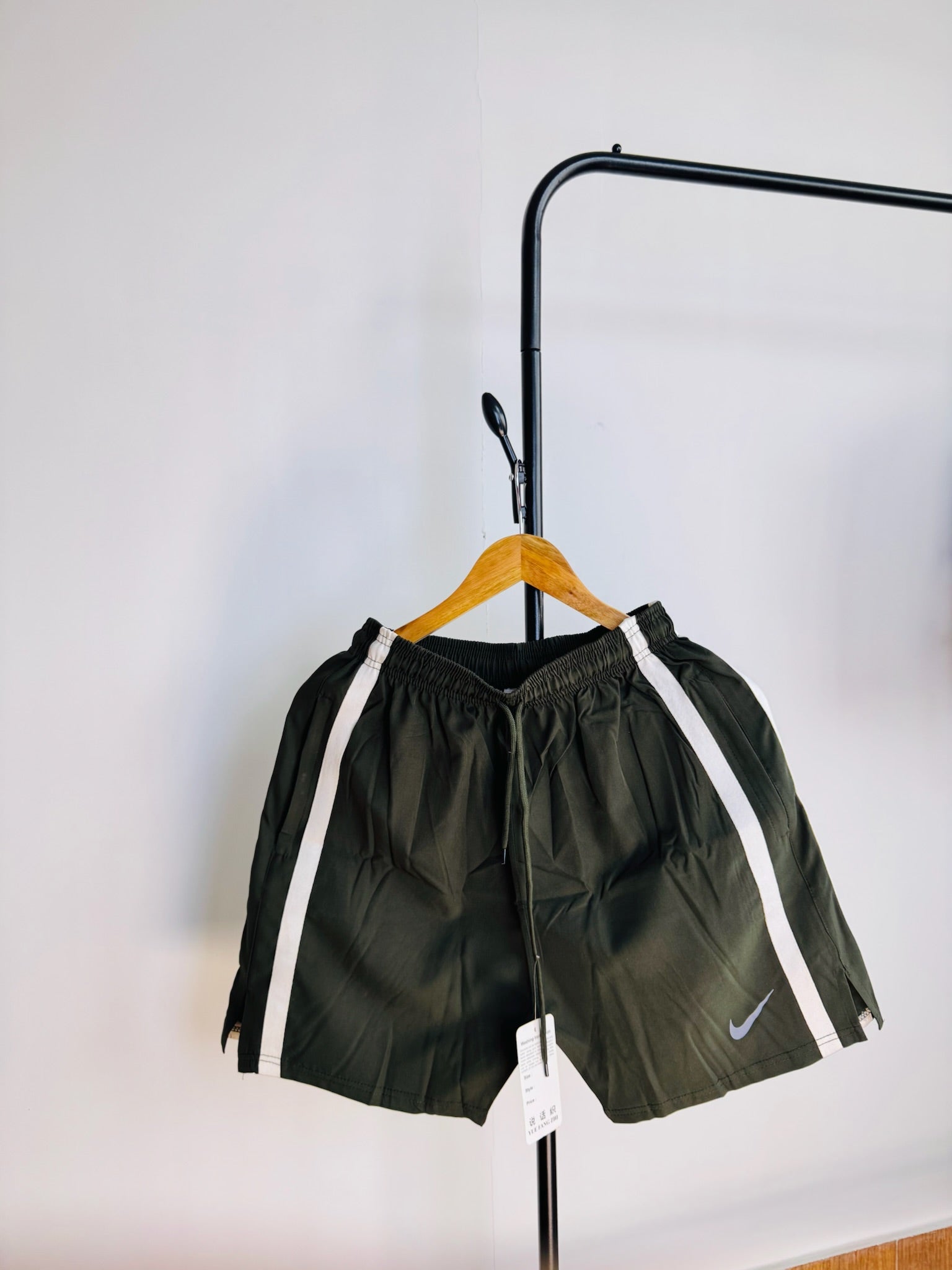 N STRIPE SHORTS