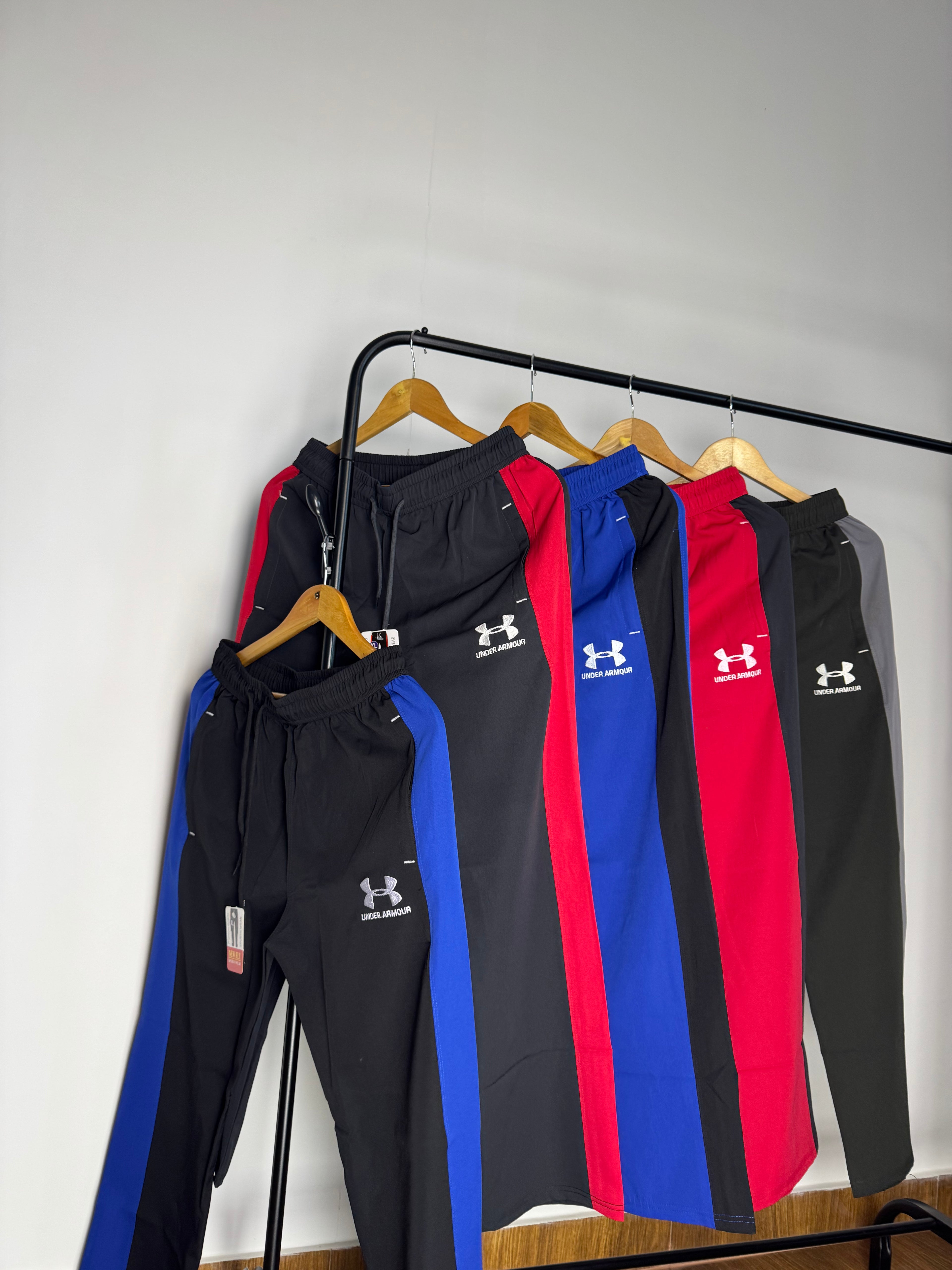 UA COMFY TRACKS