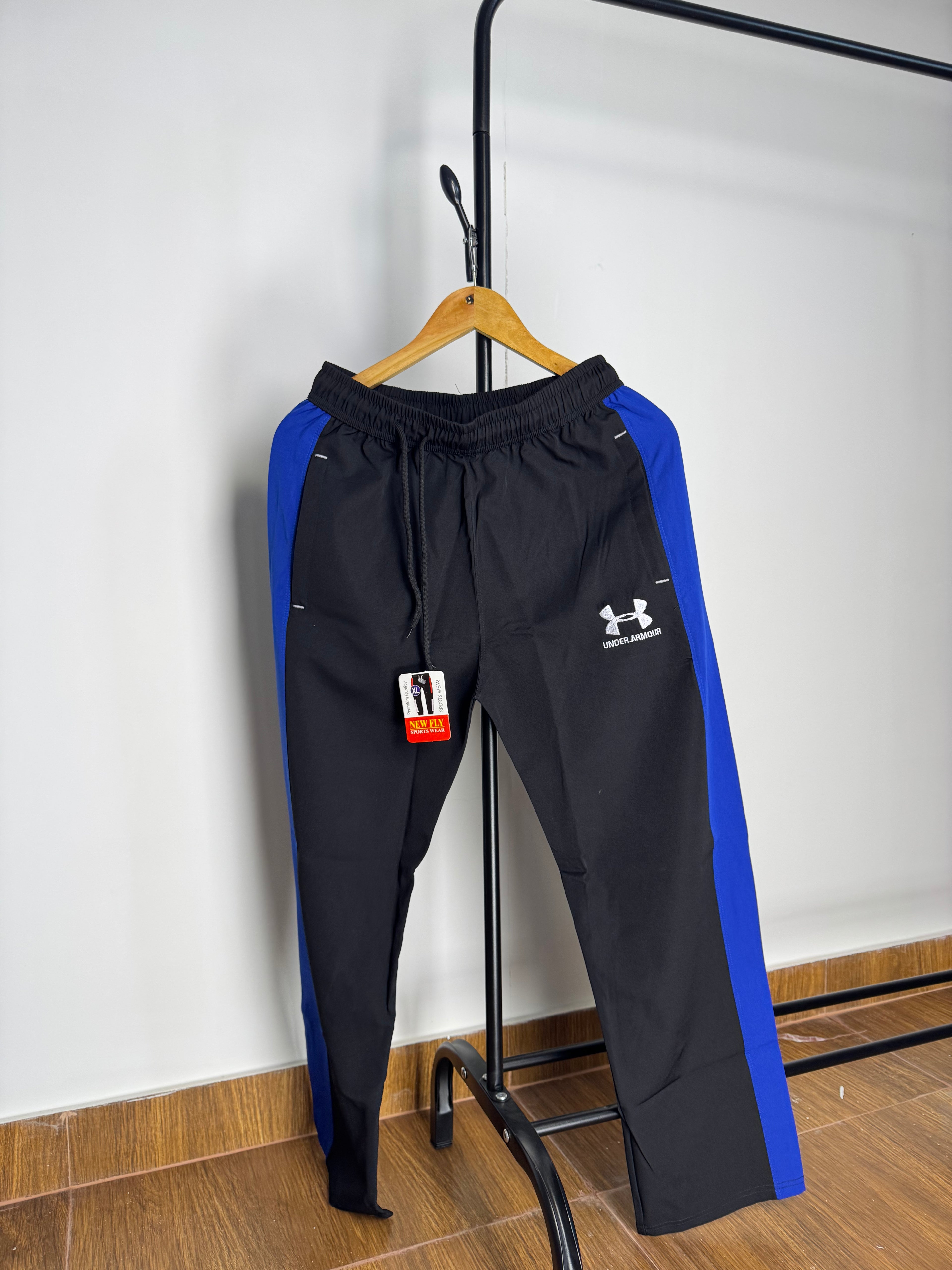 UA COMFY TRACKS