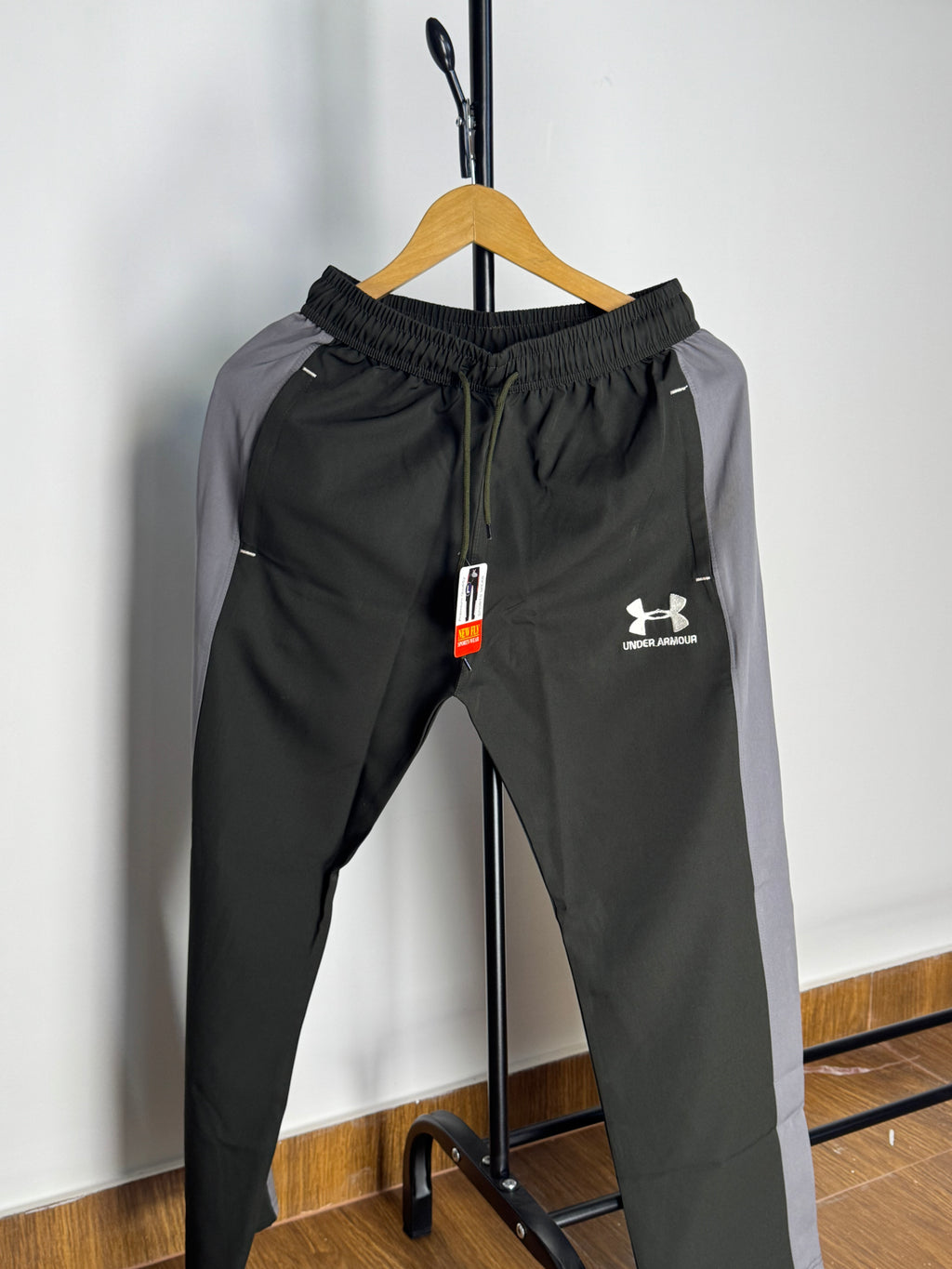 UA COMFY TRACKS
