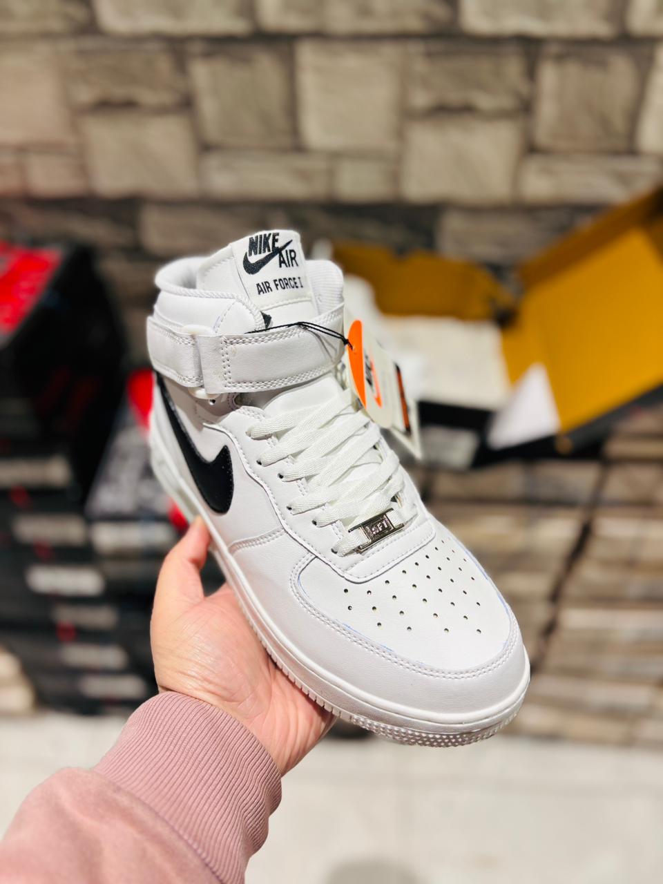 AF1 MID BLACK TICK