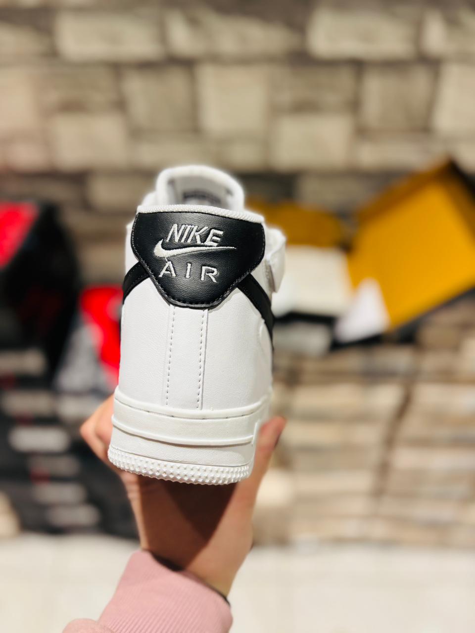 AF1 MID BLACK TICK