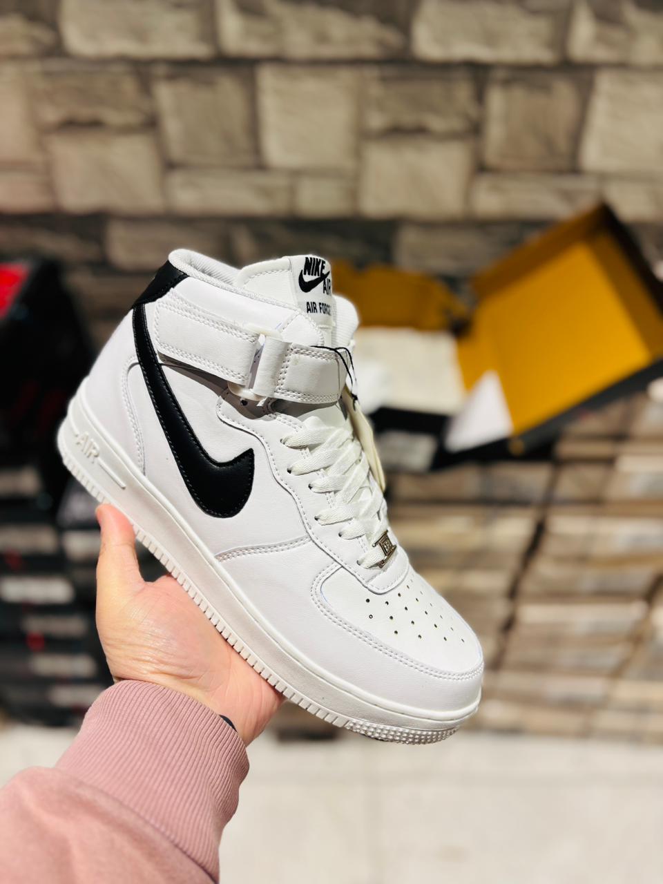 AF1 MID BLACK TICK