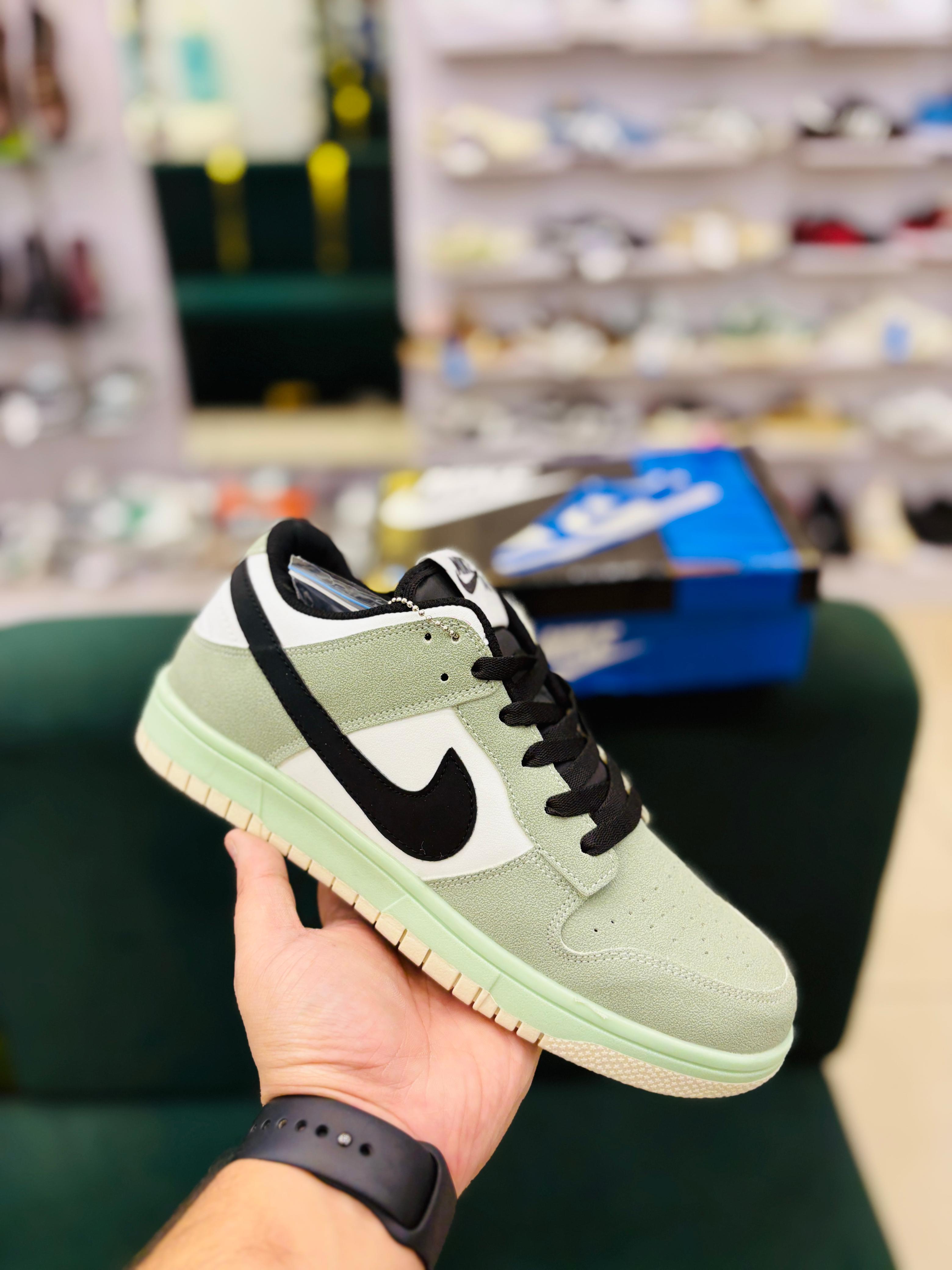 N DUNKK VIBRANT GREEN