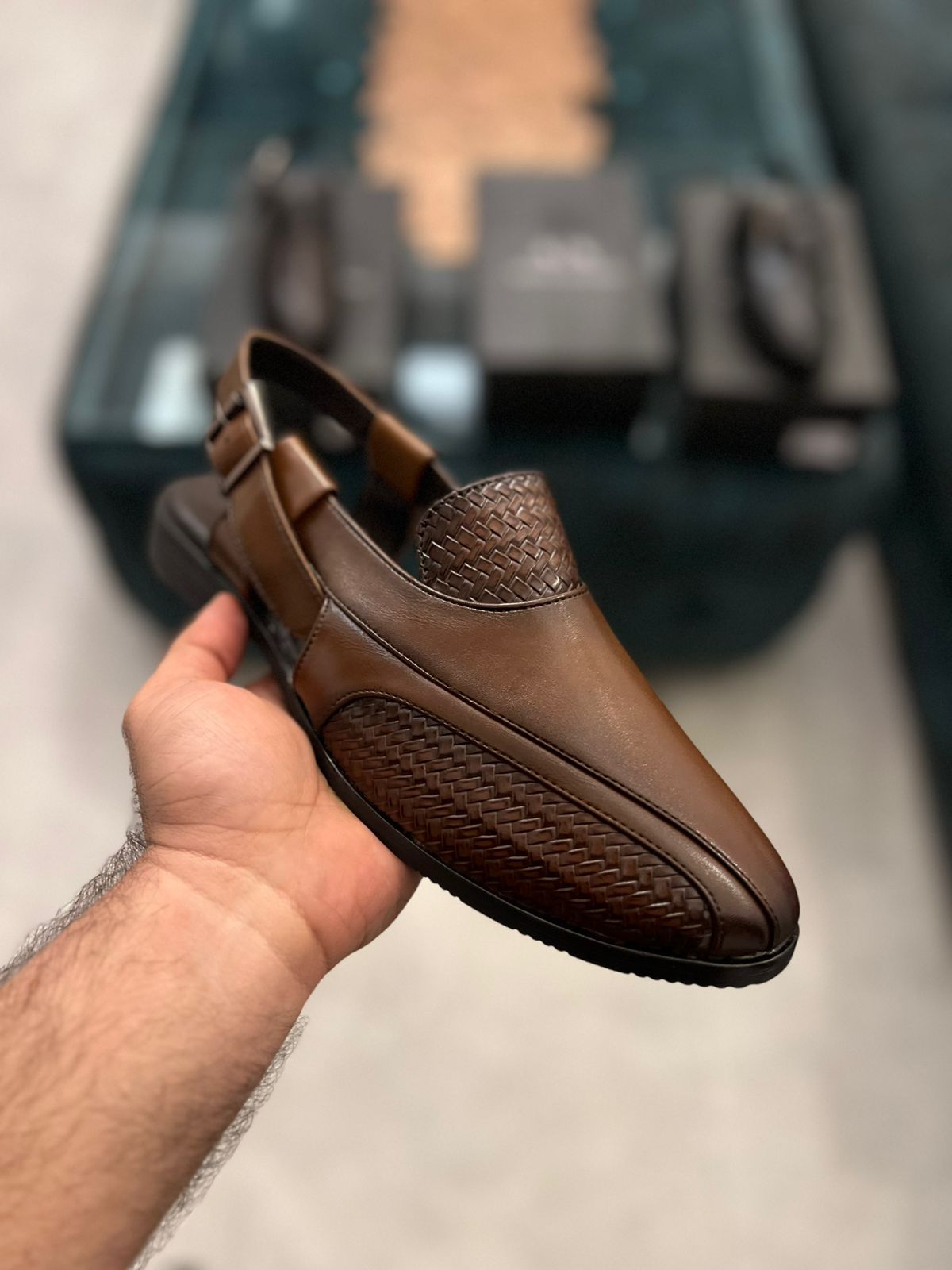 ARMNI JUTTI - BROWN