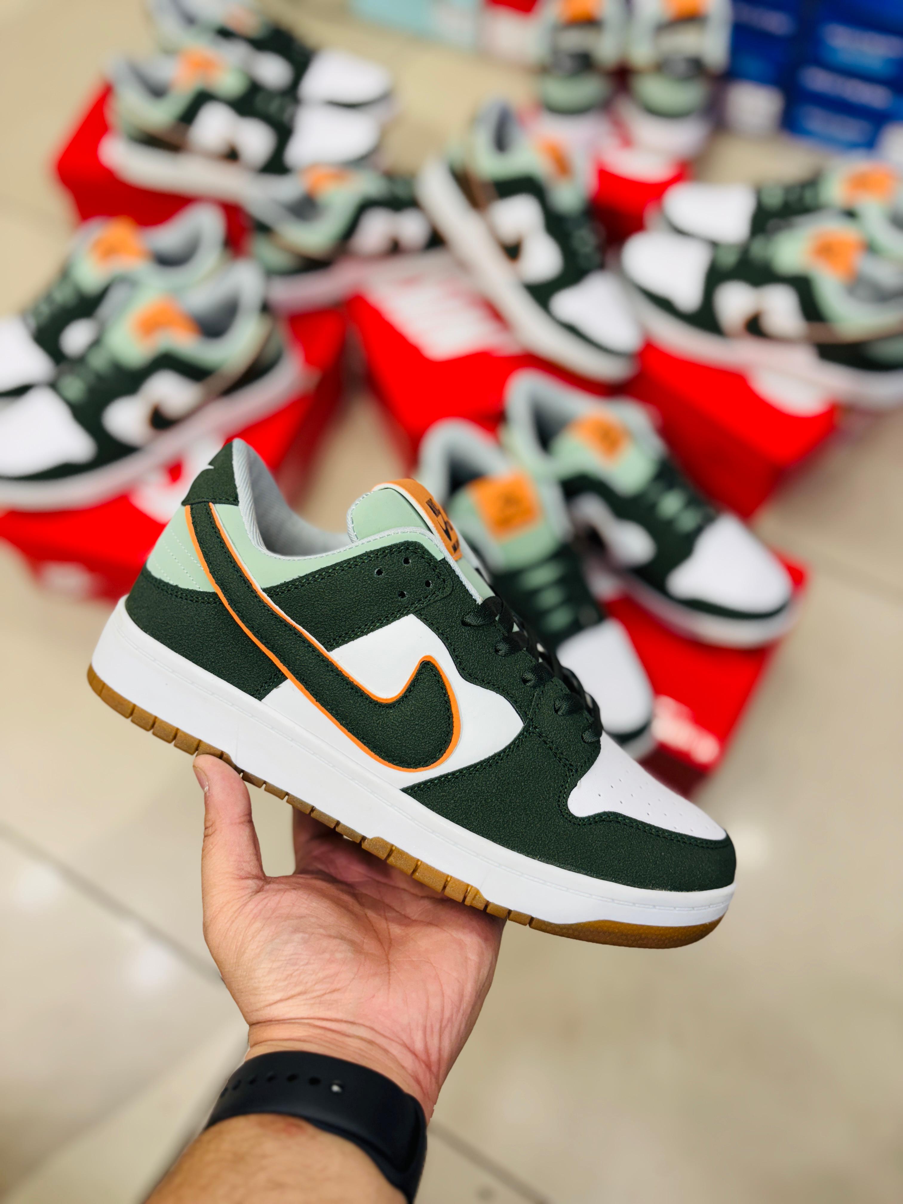 SB DUNKK LOW - OLIVE