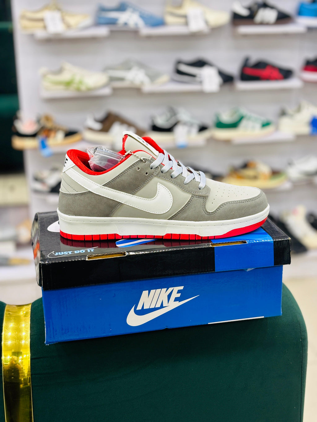N DUNKK (GREY RED)