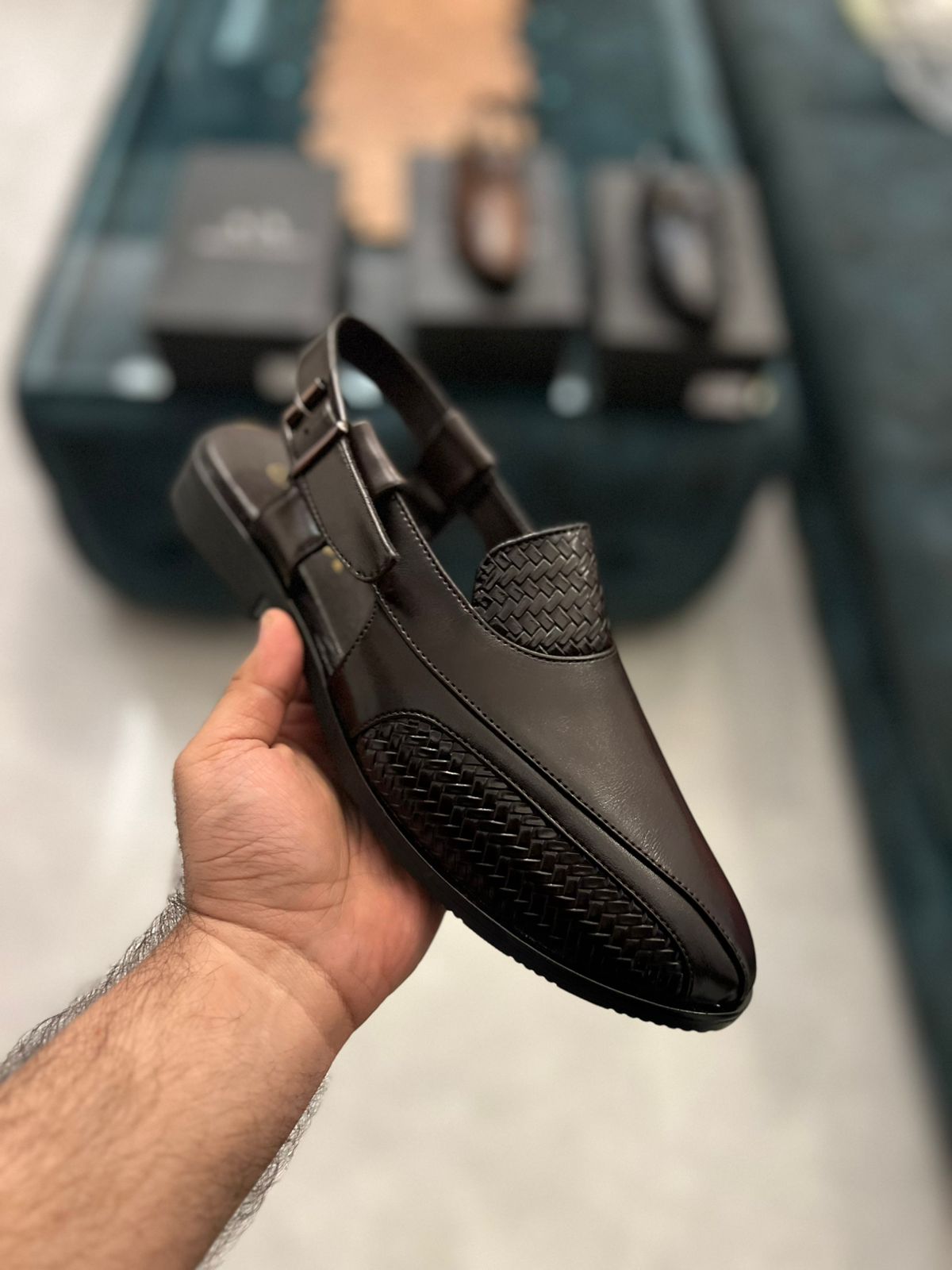 ARMNI JUTTI - BLACK