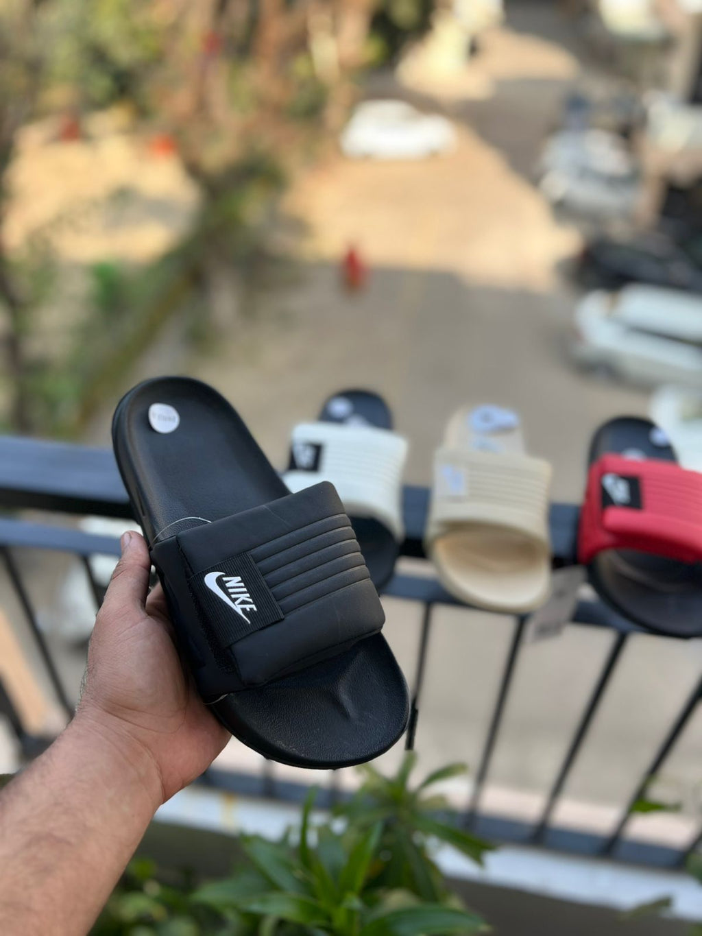 N OFF COURT SLIDE (ALL BLACK)