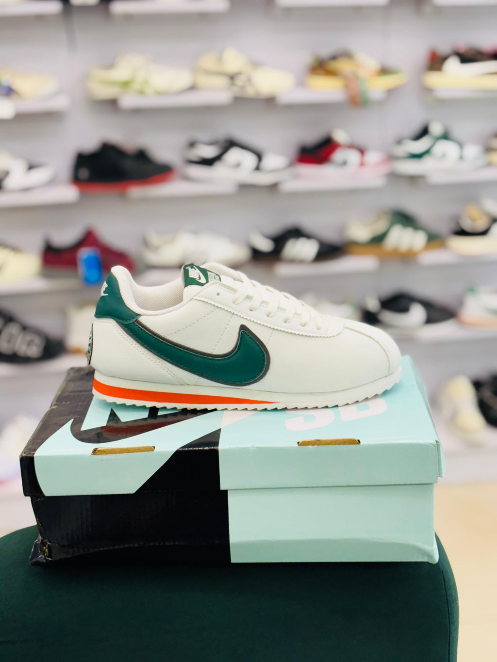N CORTZ WHITE GREEN