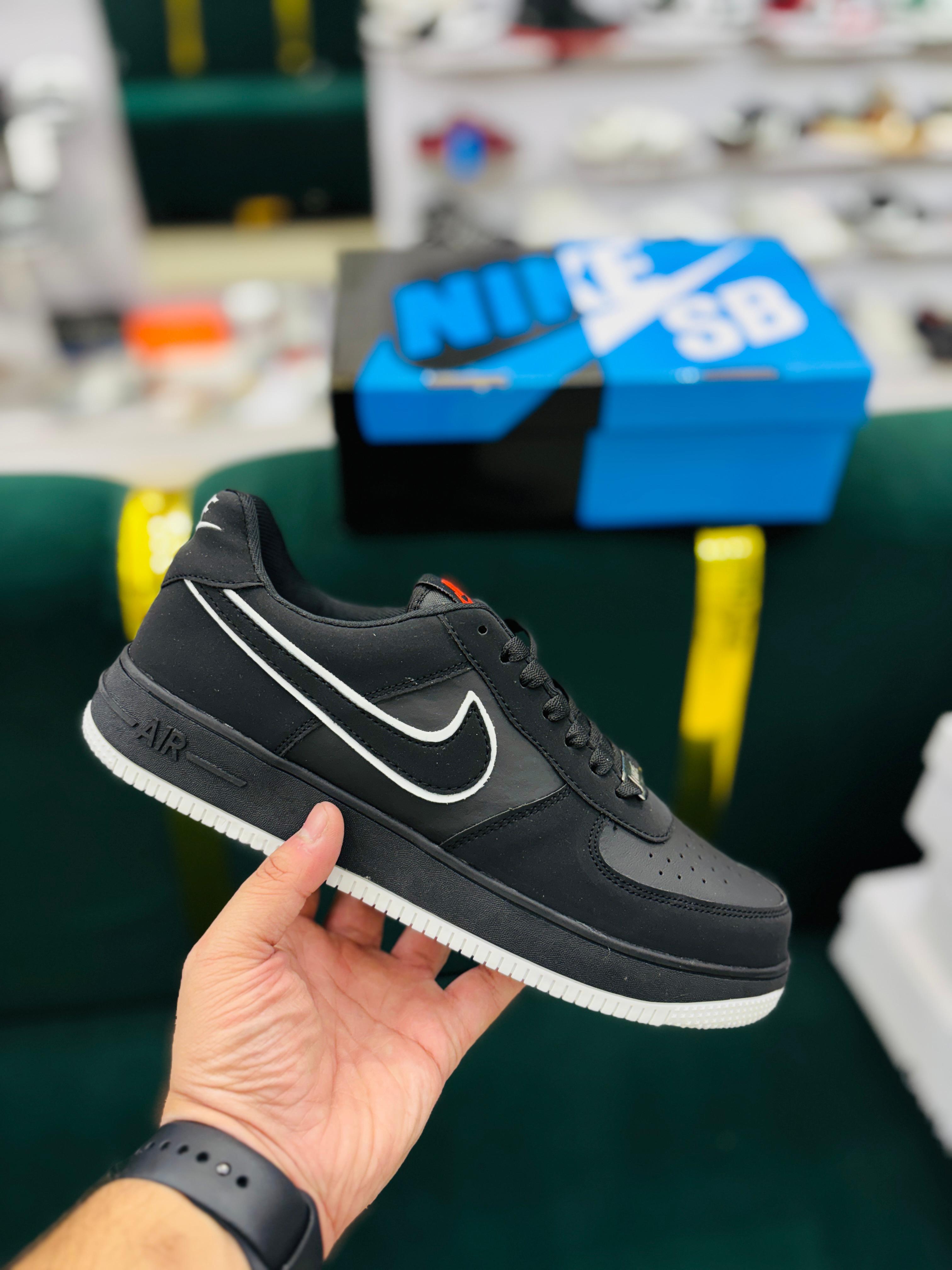 N AF1 BW