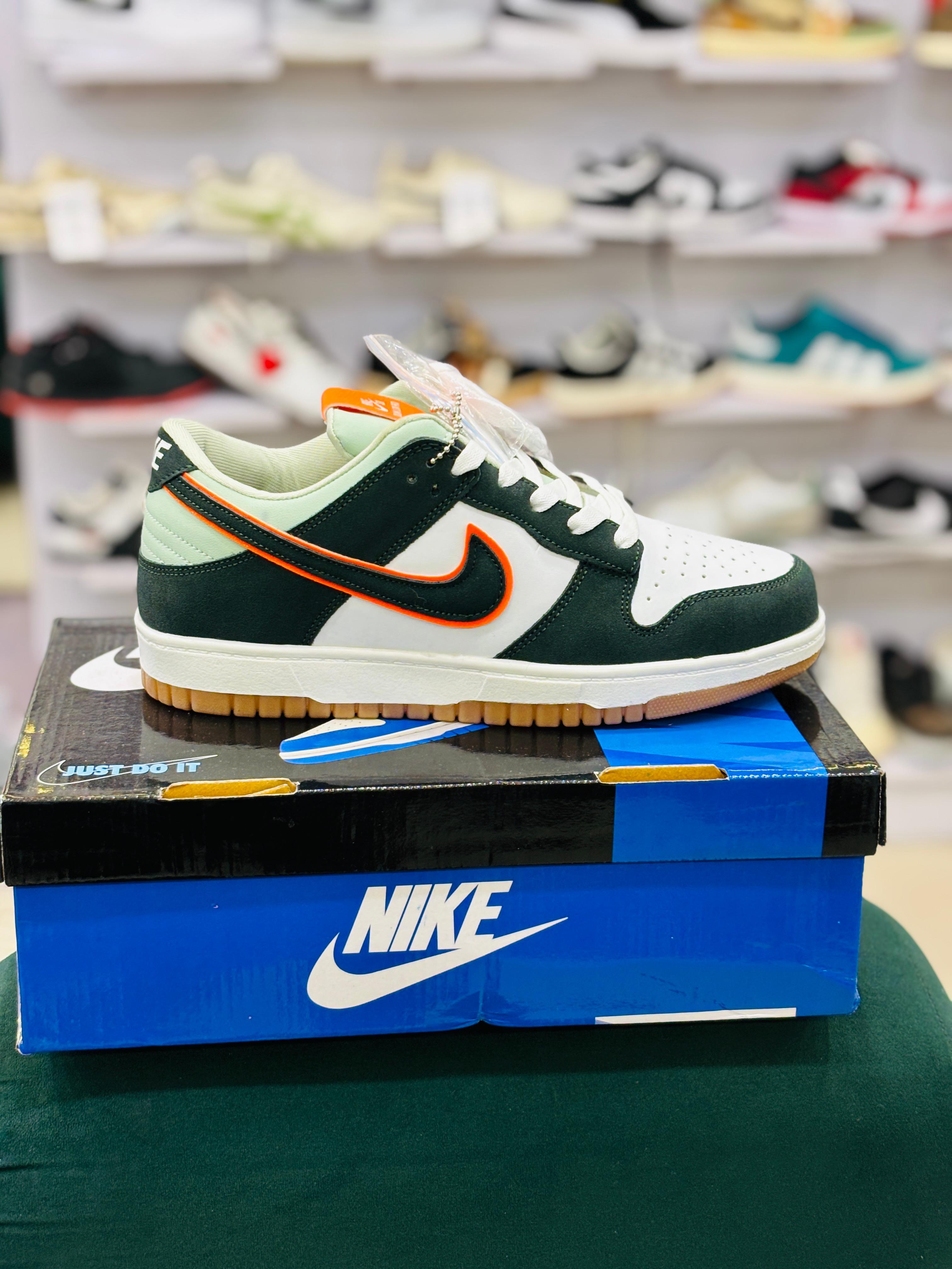 SB DUNKK LOW - OLIVE