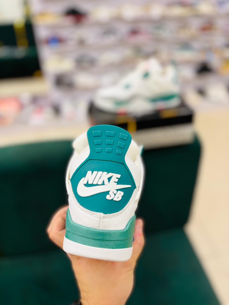 RETRO 4 - PINE GREEN