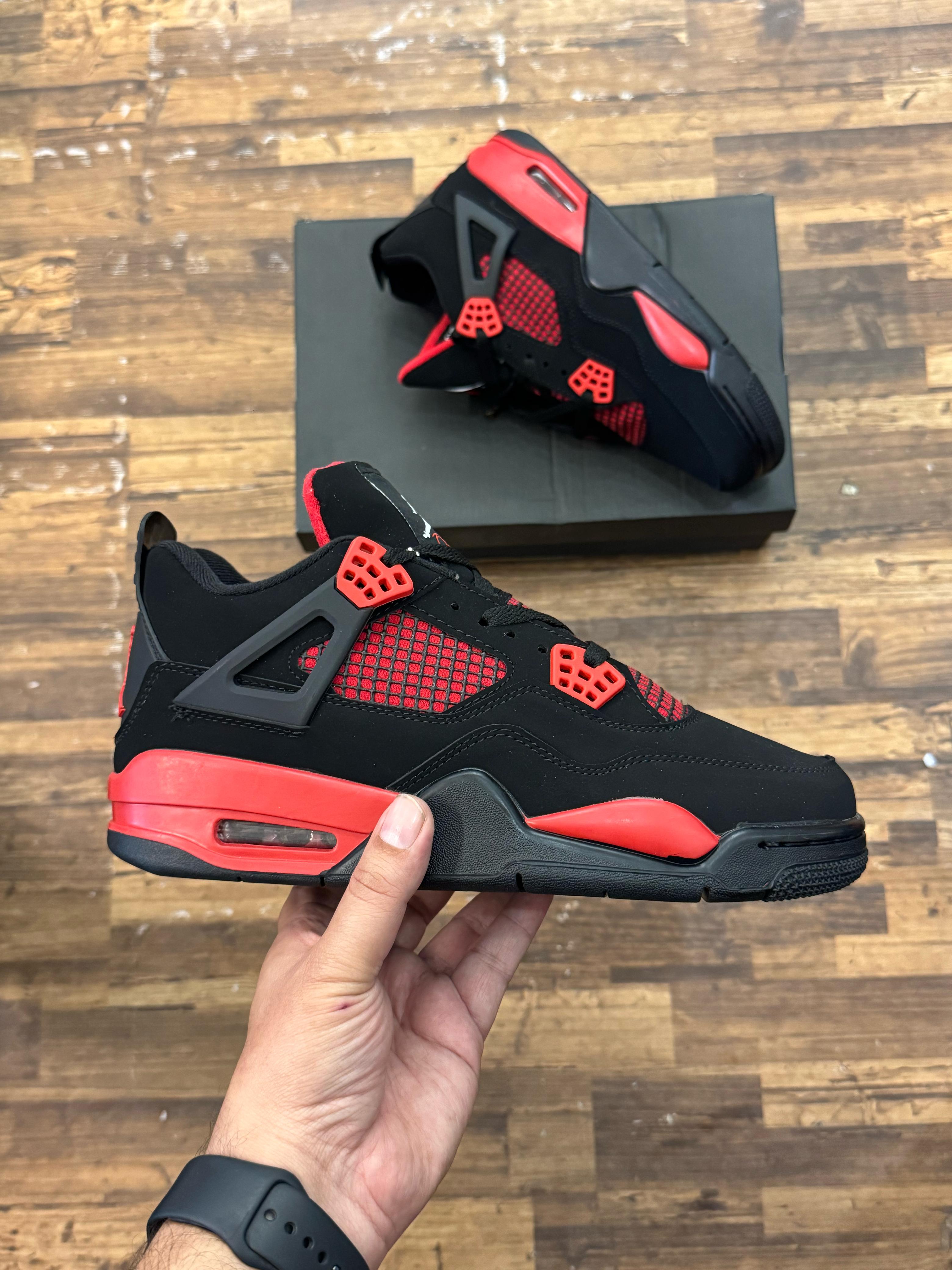 AirJ Retro4 SB BLACKRED