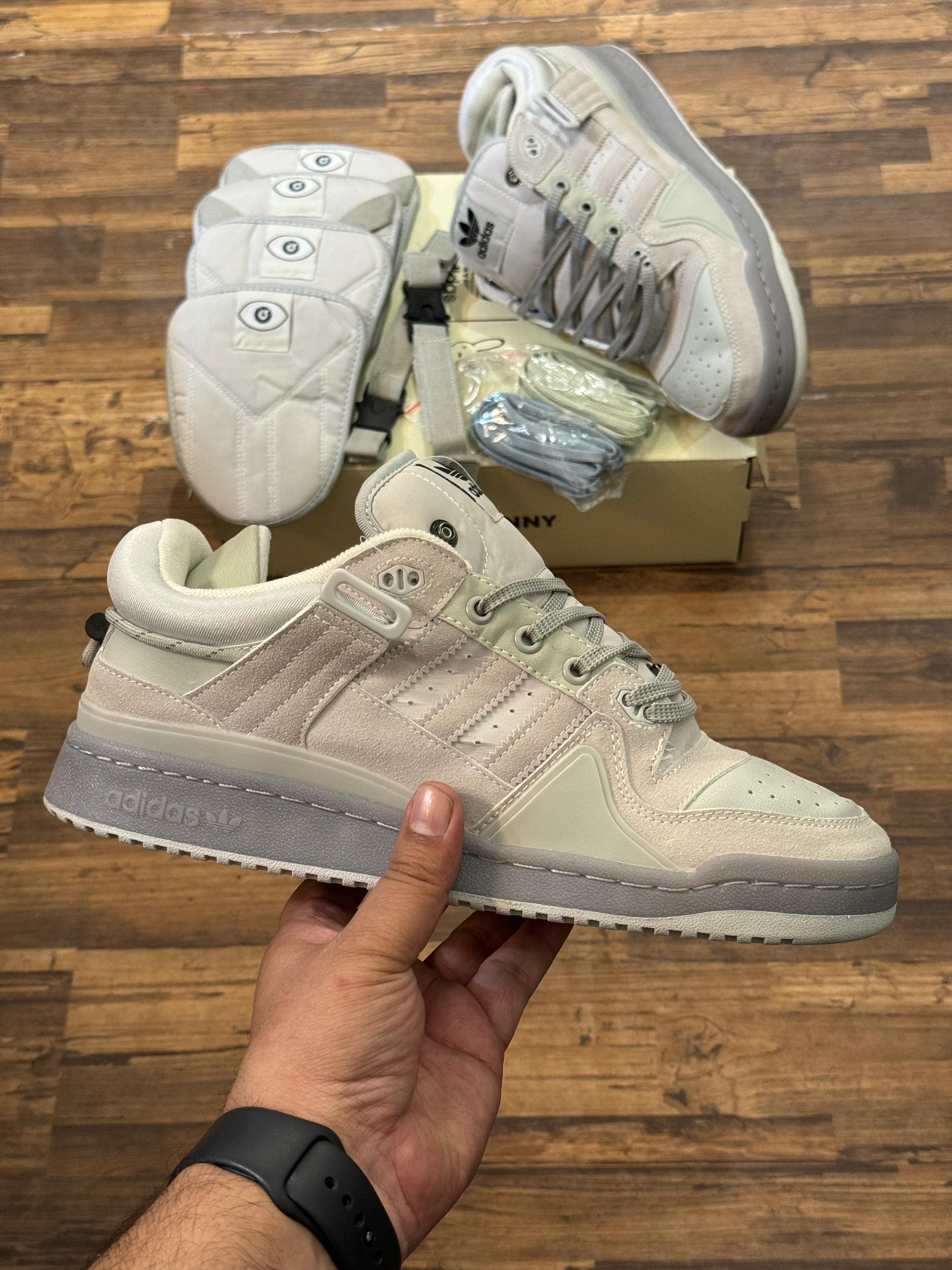 ADI BAD BUNNY (GREY)