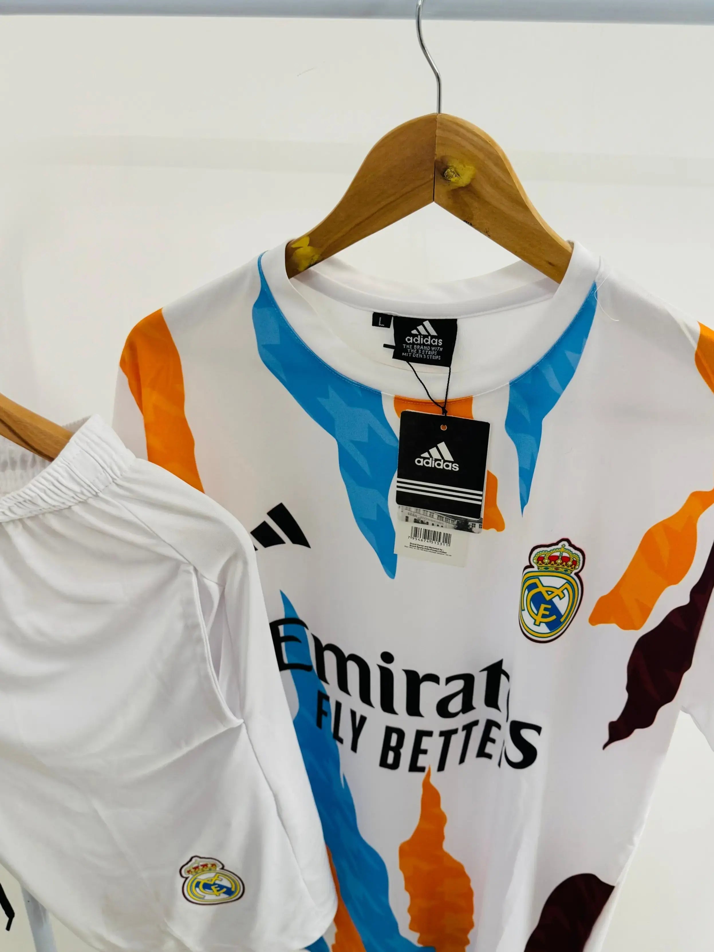 REAL MADRD PRE MATCH WHITE JERSEY SET
