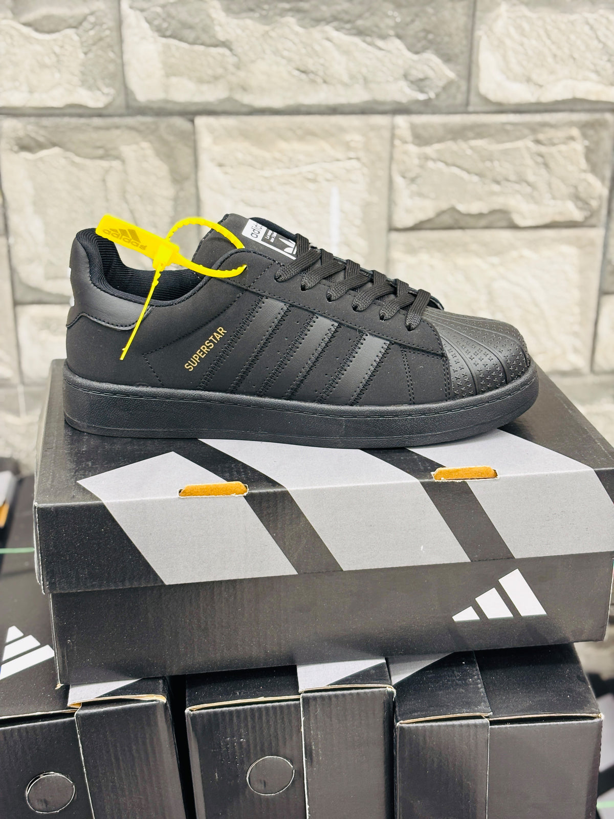 NEW SUPRSTR BLACK