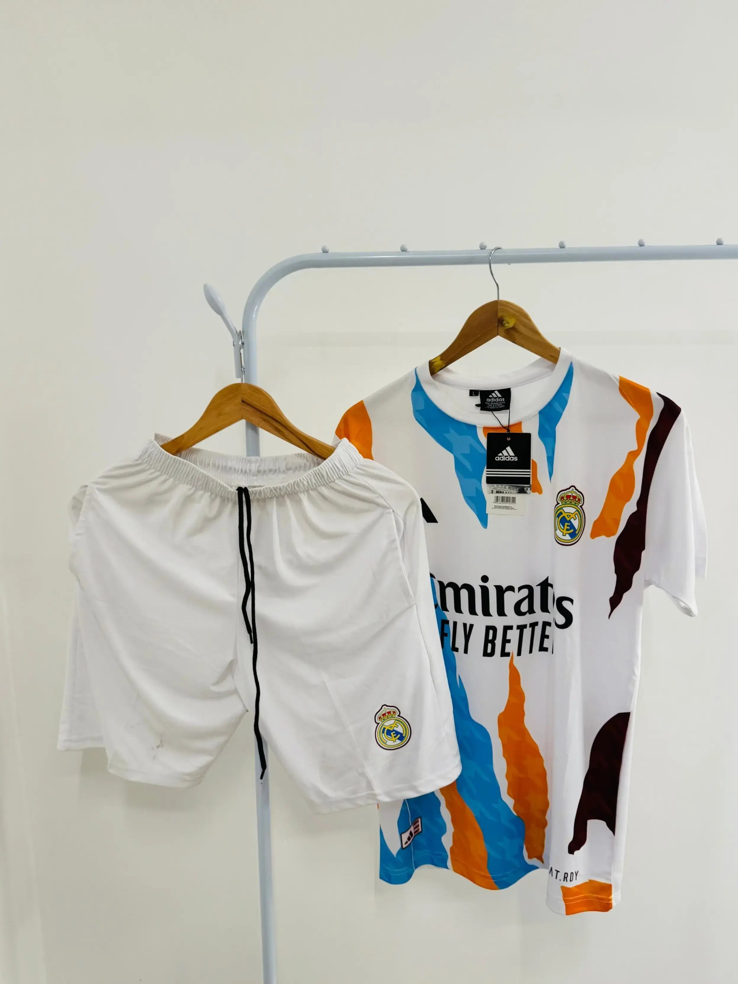 REAL MADRD PRE MATCH WHITE JERSEY SET