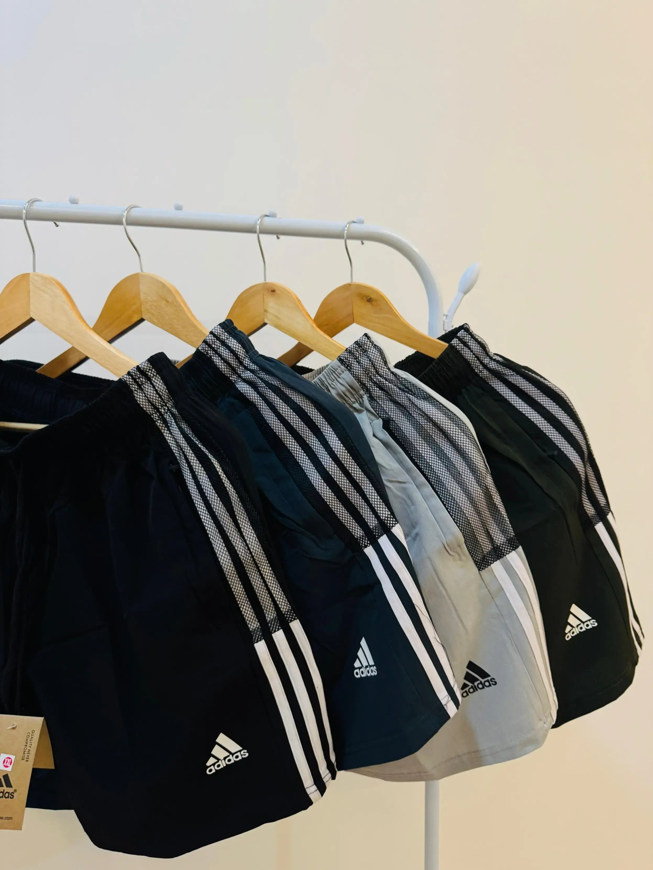 ADI SPORTY SHORTS